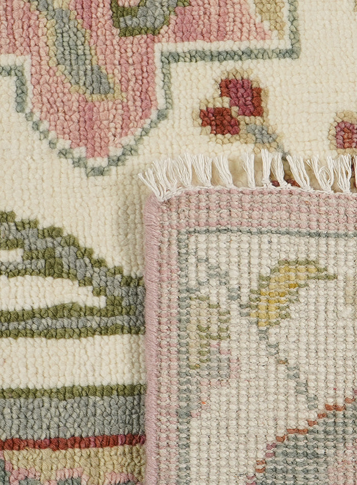 Pavonia Pearl-Blush Hand-Knotted Wool Rug