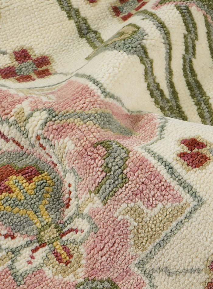 Pavonia Pearl-Blush Hand-Knotted Wool Rug